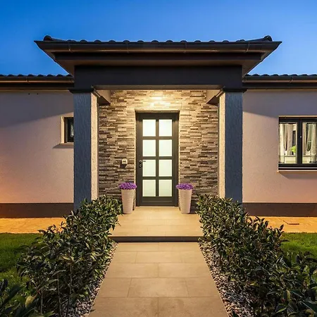 بيت للعطل Luna Sol Kaštelir